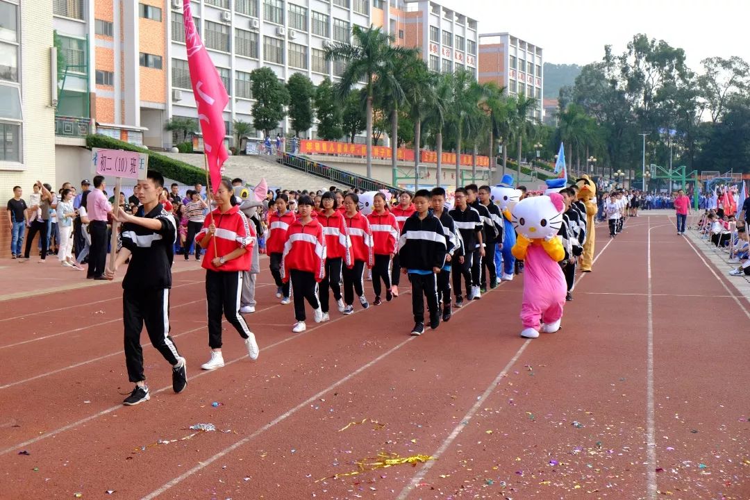 西藏雄狮队一飞冲天，英姿飒爽昂首登峰